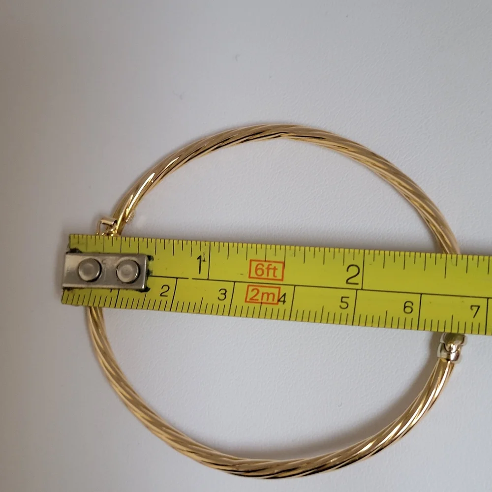 10k Solid Gold Twisted Bracelet. Made In Italy. - Picture 5 of 9